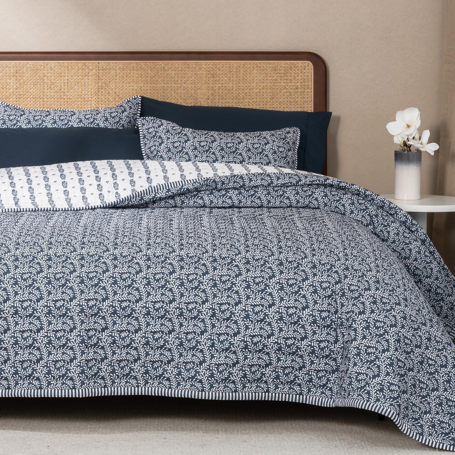 EVERGRACE Floral Printed Quilt Comforter Set King Size, 3 Pieces (1 Reversible Quilt Bedding Set, 2 Pillow Shams), Microfiber Lightweight Coverlet Bedspread for All Seasons, Sage Green, 108"X96"